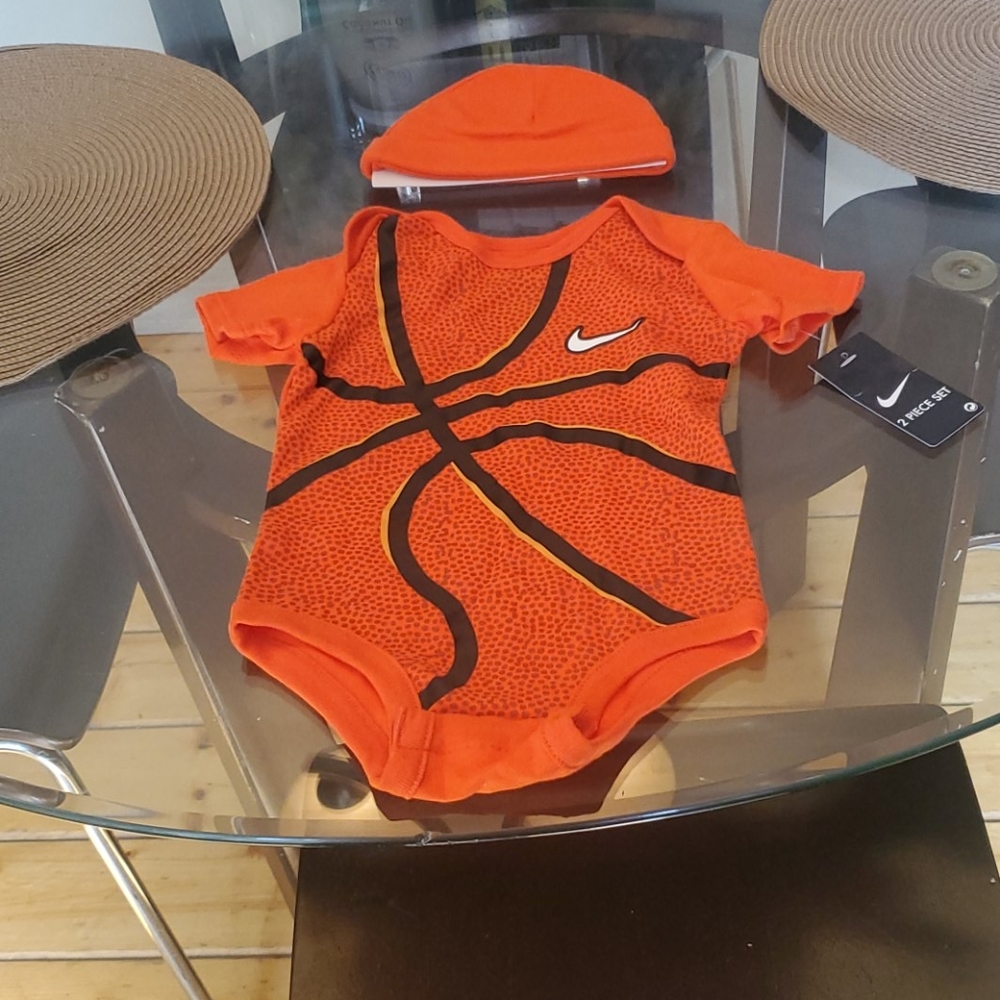 NIKE 6-9 MONTH CUTE OUTFIT with matching hat